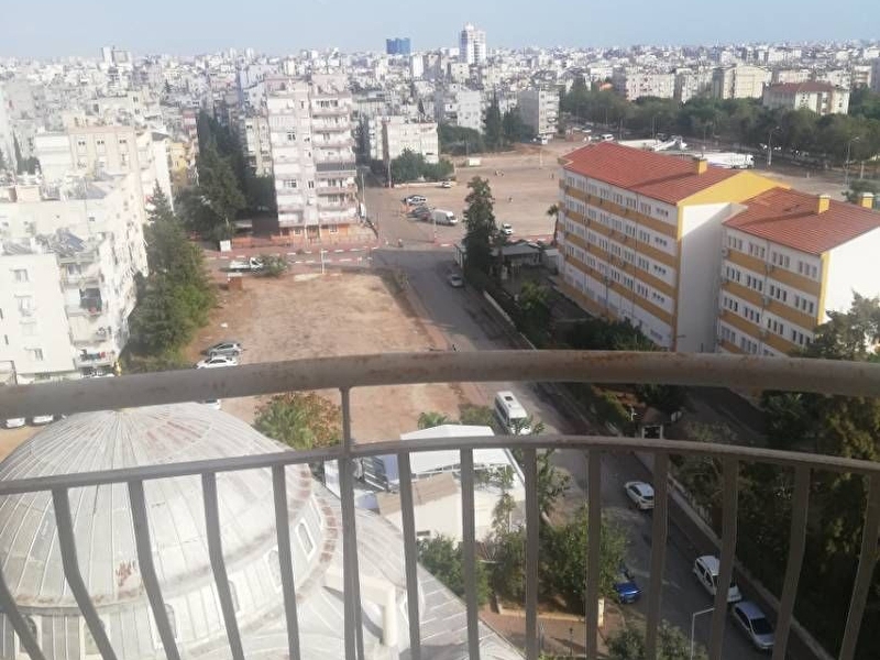 Soğuksuda merkezi̇ konumda deni̇z manzarali satilik uygun dai̇re