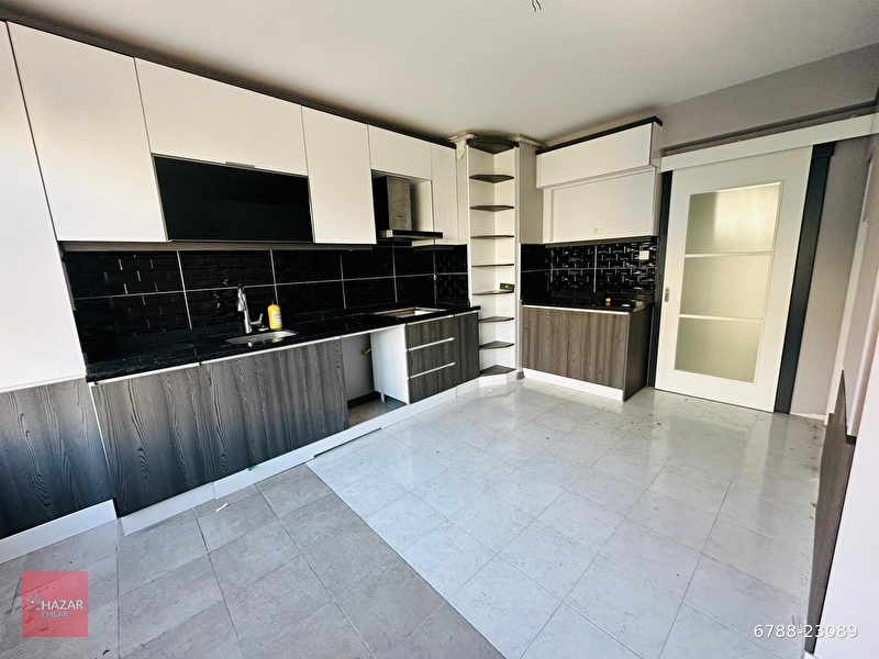 Hazar emlak'tan süper lüks yapili köşe başi 4+1+2 banyo  asansörlü arakat kombi̇li̇.