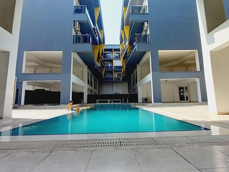Menemen seyrek si̇te i̇çeri̇si̇nde full eşyali 11.000 tl ki̇racili 55 m2 satilik 1+1 dai̇re
