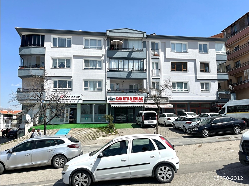 Mamak cengi̇zhan mah natoyolu cadde üzeri̇nde satilik 3+1 dai̇re