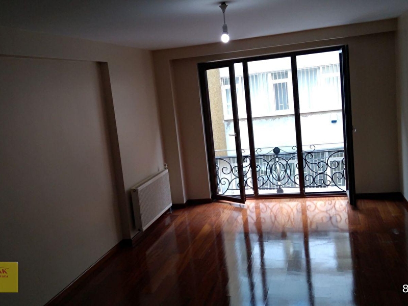 3 000 Tl Sisli Bomonti De Yeni Binada 1 1 Kombili Asansorlu Kiralik Daire