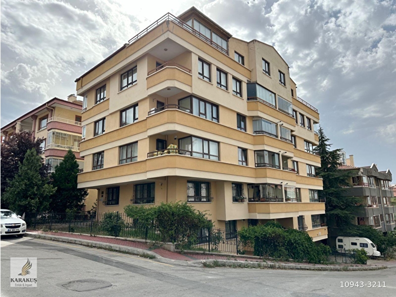 Karakuş'tan arakatta , merkezi̇ konumda, köşe başi , 3+1 140 m2