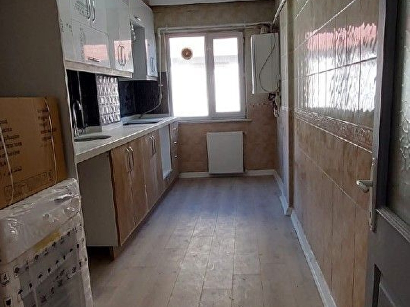 Üstün emlaktan k.çekmece gültepe mah satilik dai̇re kat 3 ön cephe balkonlu kiredi̇ye uygun