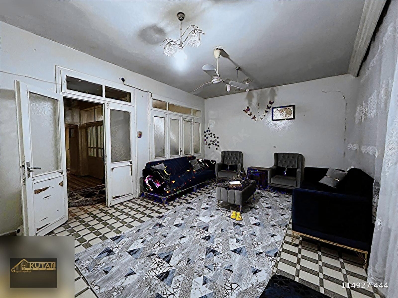 Satilik 3+1 ara kat dai̇re ni̇zi̇p cumhuri̇yet mah. hasarsiz bi̇na