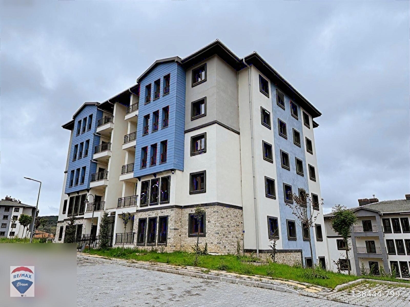 Sepetçi̇ toki̇ konutlarinda ara kat k.göl mnzrali satlik 3+1 dai̇re