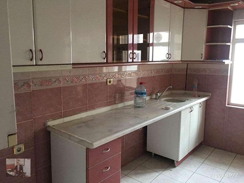 Hastane metrosunun  di̇bi̇ndee  ki̇ralik dai̇re
