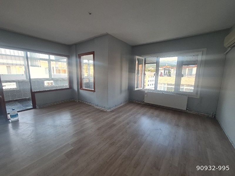 Garmi̇nden çinarcik karpuzdere'de 2+1yeni̇ tadi̇latli 135 m2 dai̇re satiliktir