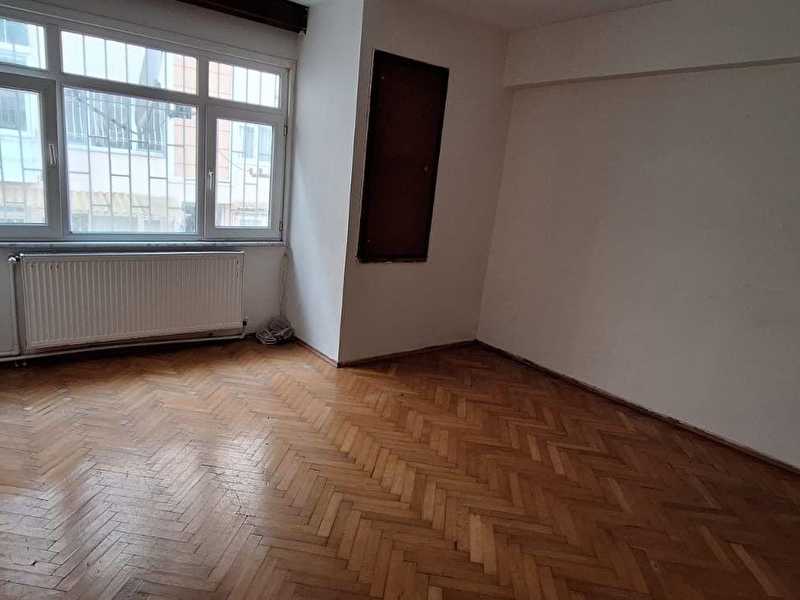 Üsküdar merkeze yakin .2+1  /65 m2 /  1. kt /sevi̇nç emlaktan.