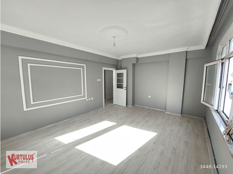 Kurtuluş emlak sümer 3+1 130 m² 2.kat köşe temi̇z kredi̇ye uygun