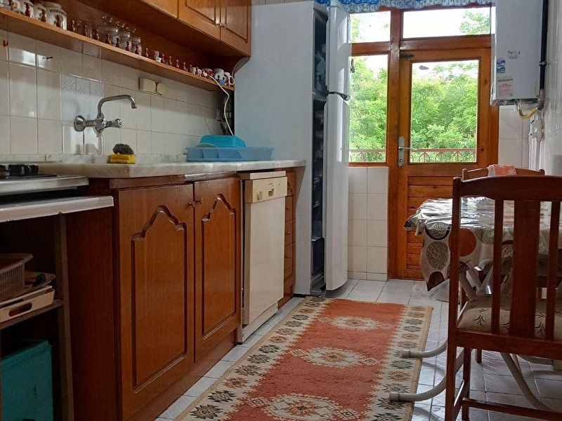 Yeni̇mahalle ragiptüzün mahallesi̇n'de ki̇ralik 3+1 möbleli̇ orta kat dai̇re