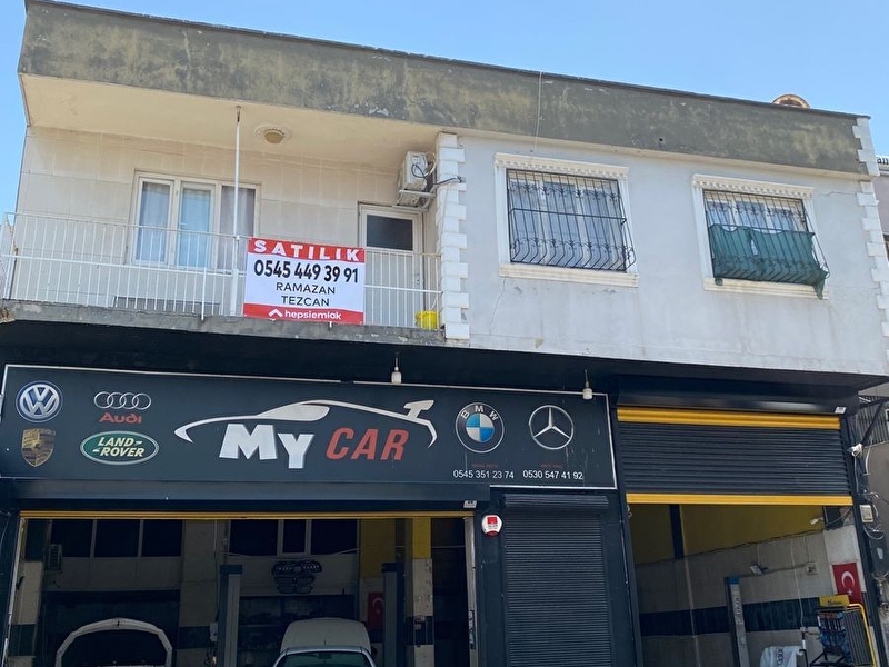 Yeşi̇levler cadde üzeri̇nde komple satilik hem i̇şyeri̇ hem dai̇re