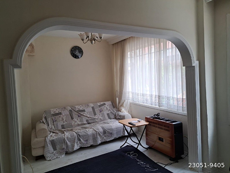 Emlak center'dan fatih çapa'ya yakın mevkide satılık yüksek giriş 1+1  salon 1.3000  tl