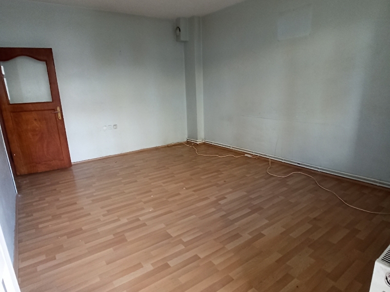 1 500 Tl Esenler De Kiralik 2 1 1 Kat 100 M2 Kombili Daire