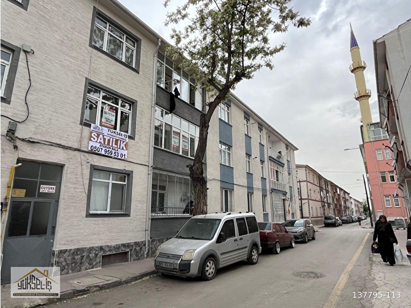 Yüksel-iş'ten 3+1 ara kat merkezi̇ konumlu dai̇re
