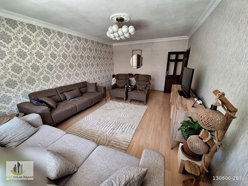 Karapürçek de cadde de 3+1 ara kat full yapili satilik dai̇re