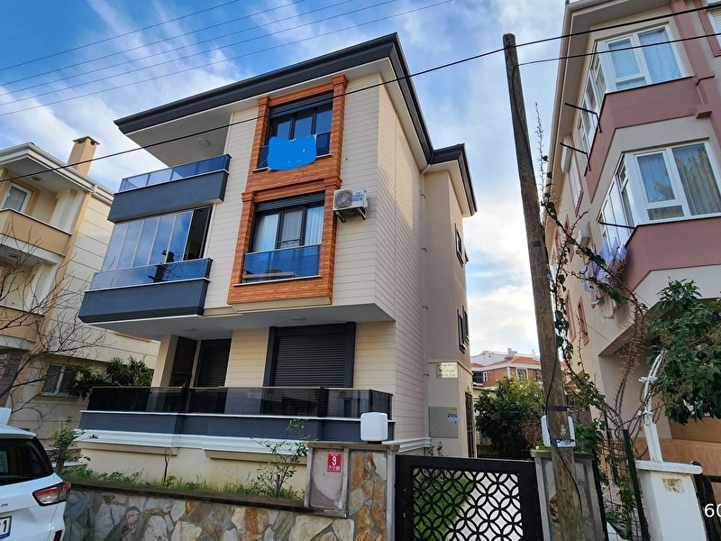 Arguvan emlakdan altinoluk merkezde 2+1 sifir satilik dai̇re..