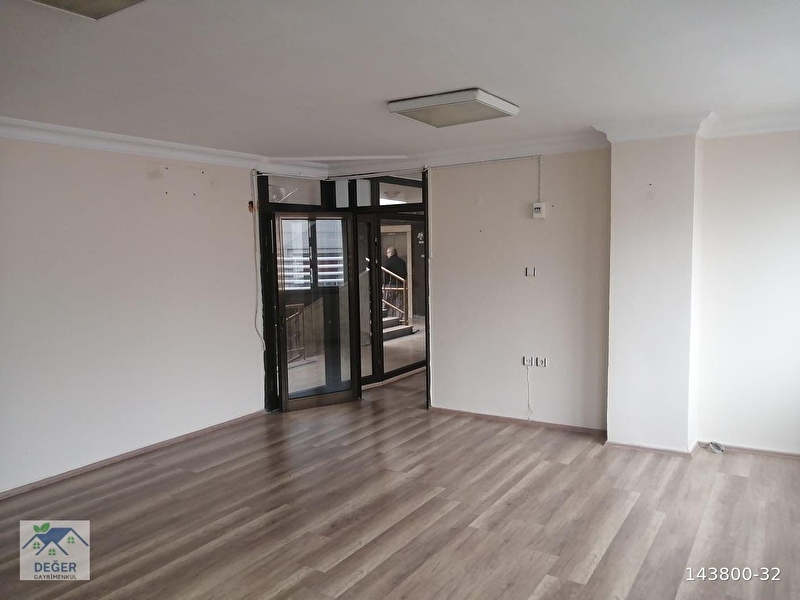 Bayrampaşa belediyesinin karşısında fatih i̇ş merkezinde kiralık ofis