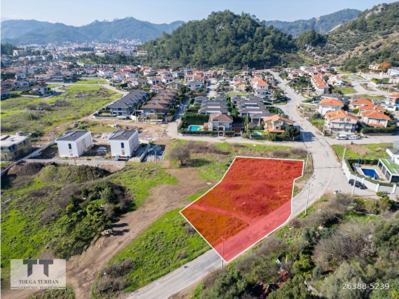 Tt emlak marmari̇s vi̇llalar bölgesi̇nde satilik 1790 m2 i̇marli arsa