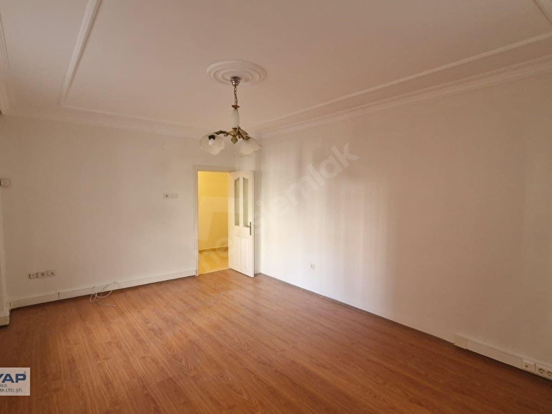 Mecidiyeköy'de Yüksek Giriş Kombili 2+1 Satılık Daire