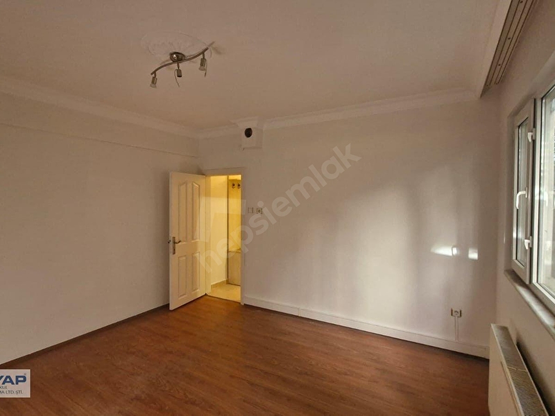 Mecidiyeköy'de Yüksek Giriş Kombili 2+1 Satılık Daire