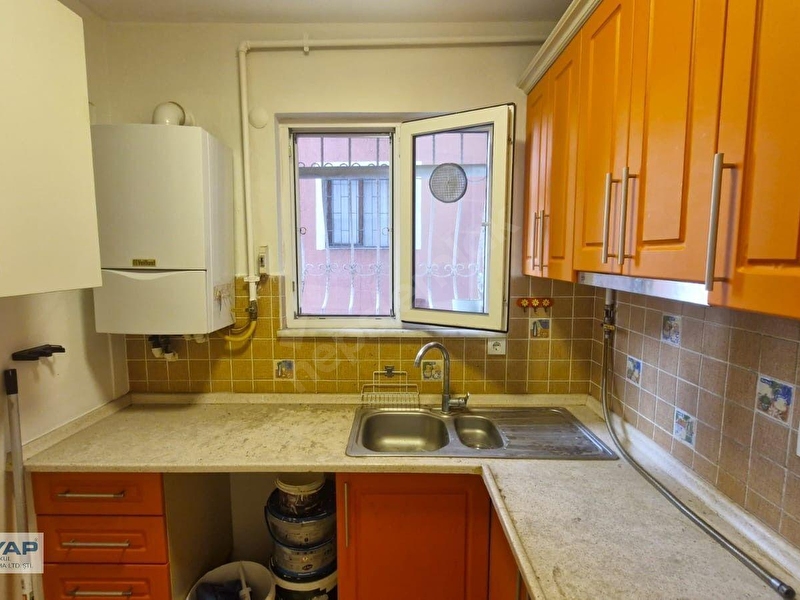 Mecidiyeköy'de Yüksek Giriş Kombili 2+1 Satılık Daire