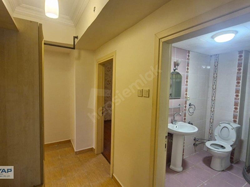 Mecidiyeköy'de Yüksek Giriş Kombili 2+1 Satılık Daire