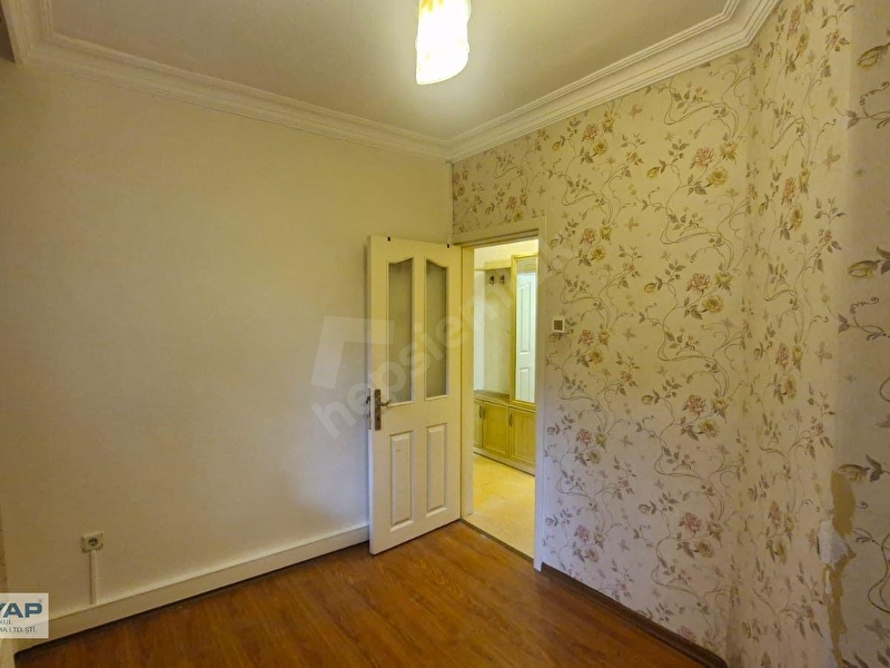 Mecidiyeköy'de Yüksek Giriş Kombili 2+1 Satılık Daire