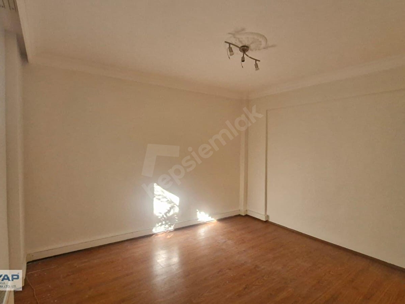 Mecidiyeköy'de Yüksek Giriş Kombili 2+1 Satılık Daire