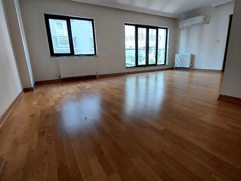 Yukari bahçeli̇evler metro ve kütüphane yakini 7 yillik  3+1 geni̇ş boş  satilik dai̇re .özge'den..!!