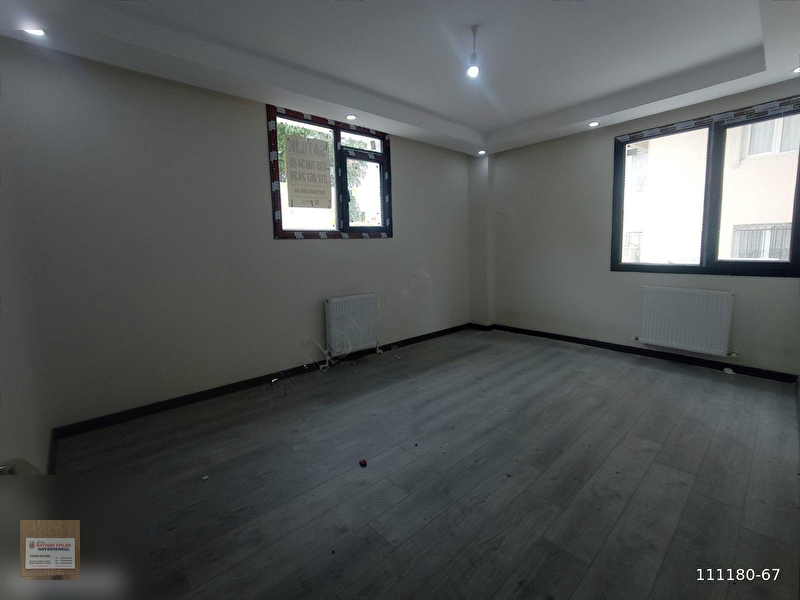 Aci̇l satilik 2+1 gi̇ri̇ş kat 110 m2