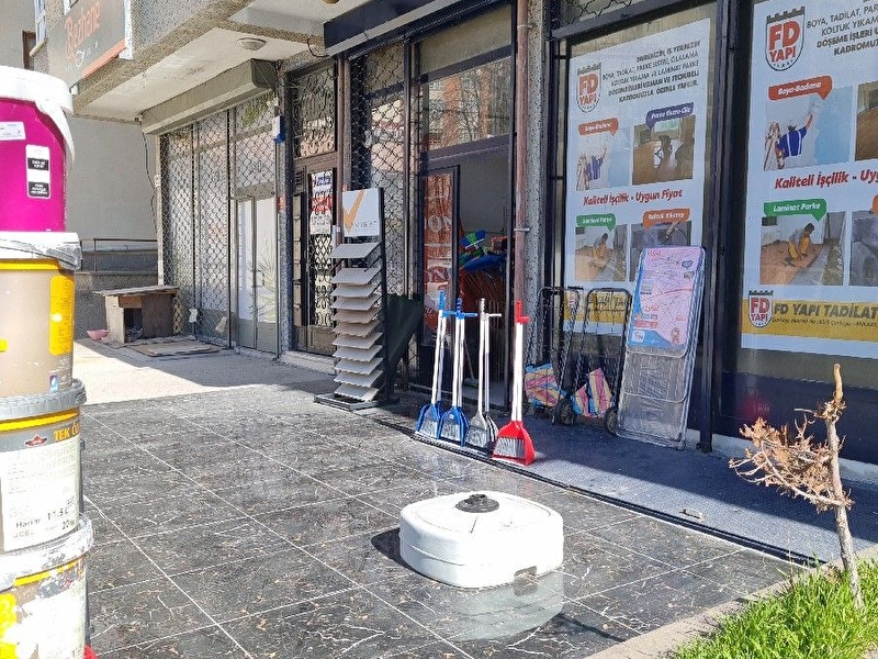 Hari̇ka lokasyonda satilik dükkan