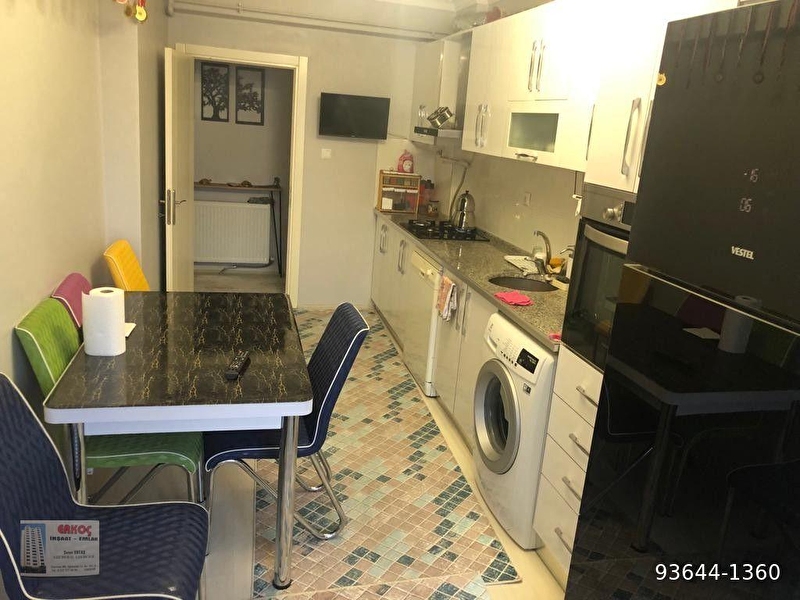 Sütlüce mah 3+1 135 m2 i̇skanli ara kat bakimli satilik dai̇re