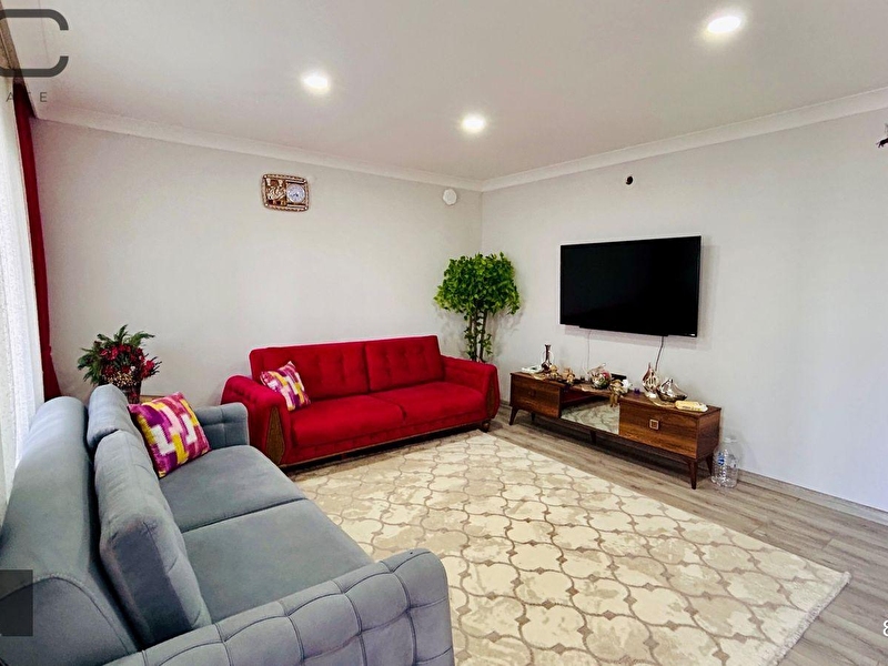 Flora li̇fe botani̇k si̇tesi̇nden yapili 2+1 müstaki̇l ev