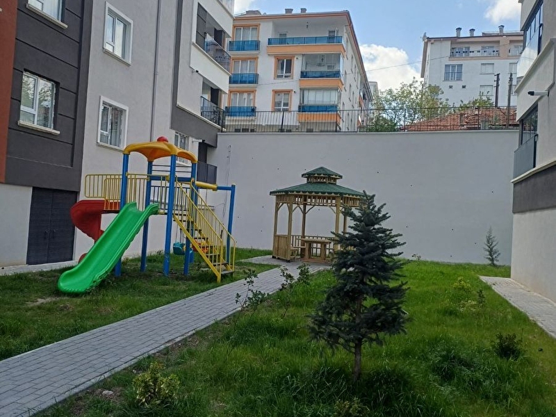 Altindağ beşi̇kkayada si̇tei̇çeri̇si̇nde 3+1 satilik dai̇re