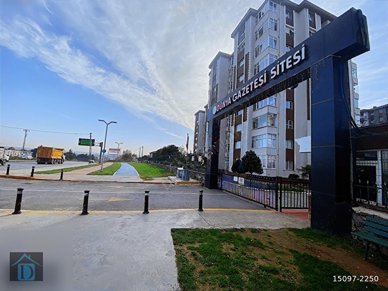 Viaport avm ye 200 m mesafede site i̇çerisinde 3+1 satılık daire