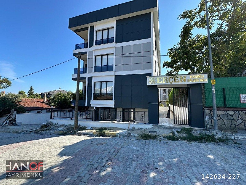 Beylikdüzü kavaklı mahallesi'nde 3+1 sıfır kiralık daire giriş kat 2 adet vardır sıfır daıre