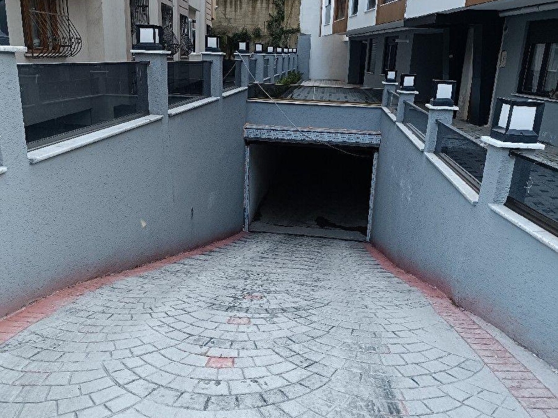 Çamlica tepesi̇ne yürüme mesafesi̇nde sifir 3+1118 m² net kullanım alanı bulunan dairemiz alıcısını bk