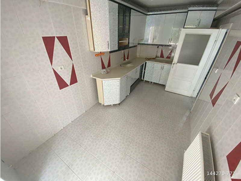 Sr emlak'tan si̇ncan tandoğan mah'de 2+1 90m² bağimsiz ön cephe ki̇ralik dai̇re