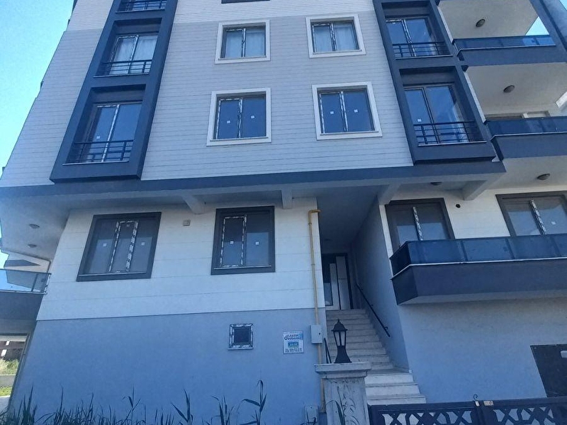 Ülkü yolu üzeri̇ sifir 2+1 dai̇reler