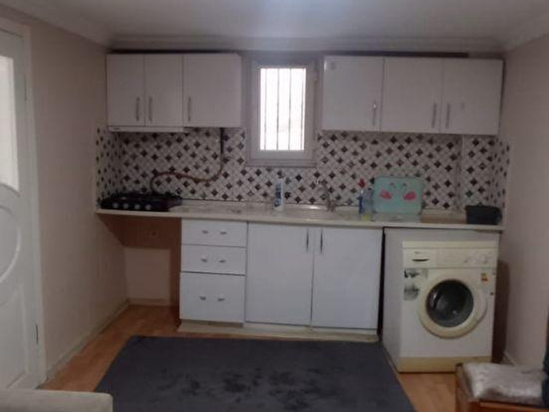 İzmi̇t devlet hastanesi̇ ci̇vari  eşyali ki̇ralik 2+1 balkonlu dai̇re