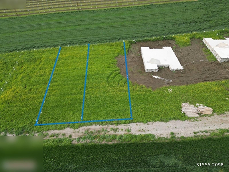 Yeni̇ce köyü 950 m2 i̇marli ruhsatli satilik arsa.