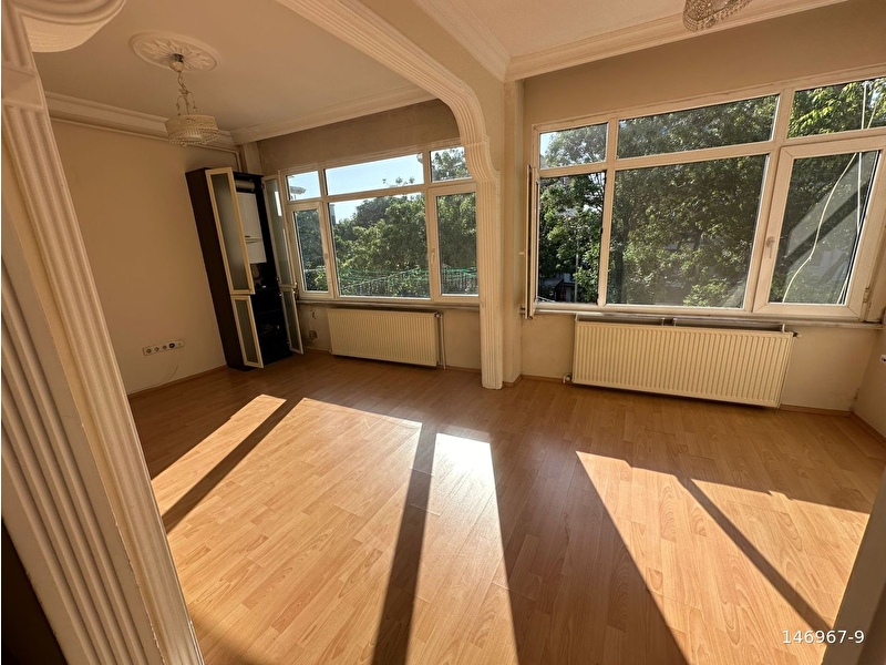 Çapa şehremi̇ni̇ büyüksaray meydanin'da 2+1 satilik dai̇re