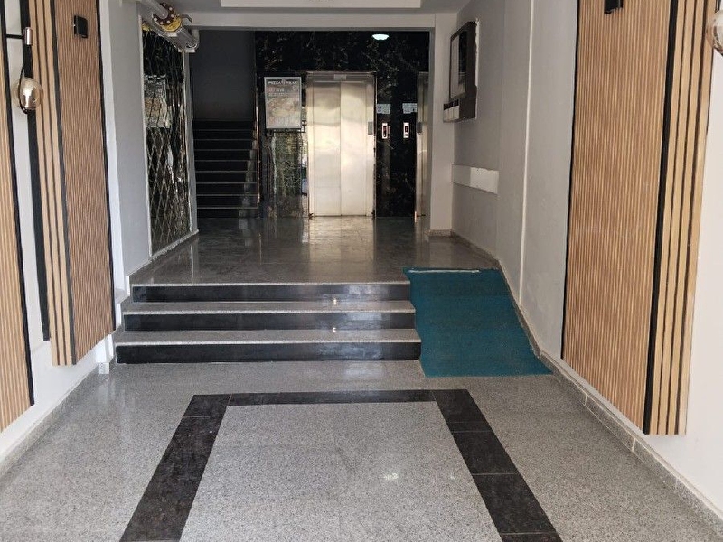 Fahri̇ kayahan bulvari'nda satilik dai̇re