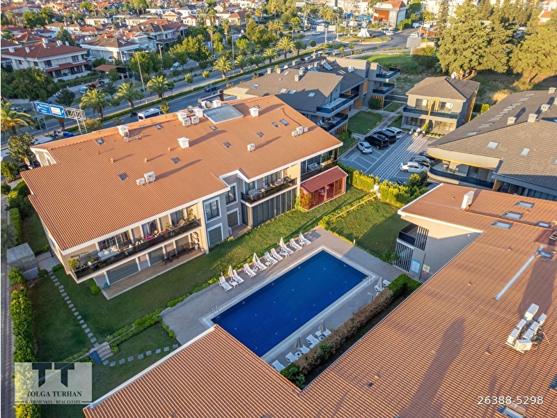 Tt emlak'tan  marmari̇s'i̇n en eli̇t si̇tesi̇nde satilik k.otoparkli lüks dai̇re