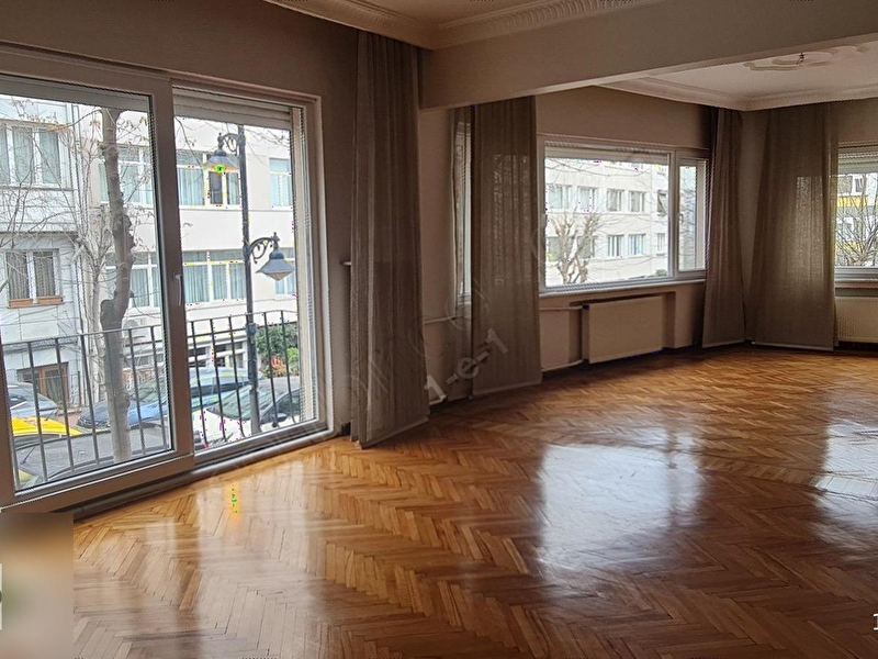 Topağaci'nda çi̇ft cepheli̇ 2+1 satilik dai̇re