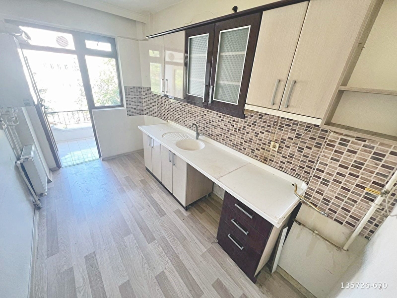 Barişyolu caddesi̇ yakini 2+1 katta masrafsiz dai̇re !!