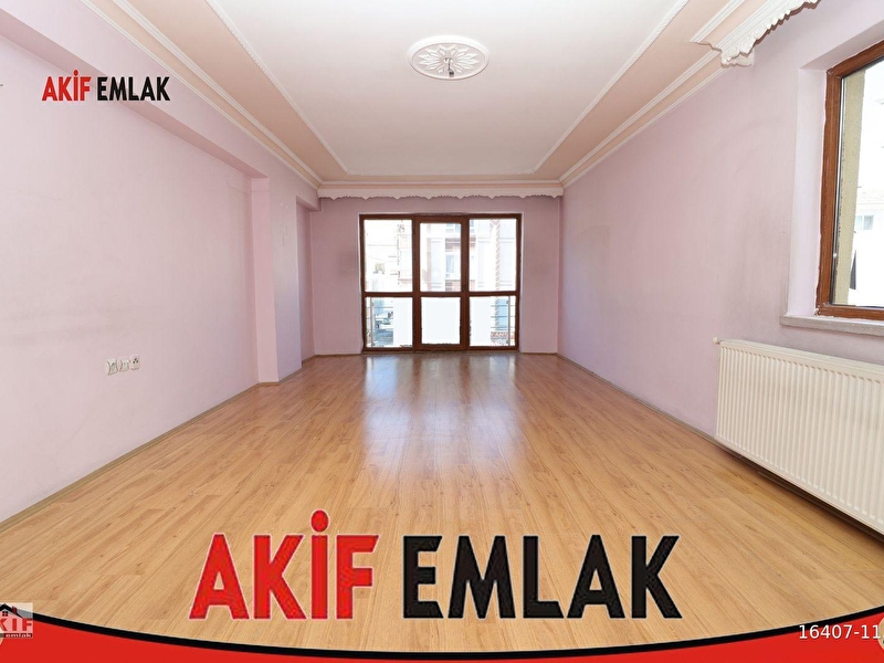 Aki̇f'ten eti̇mesgut pi̇yade'de cadde üzeri̇ ön cephe geni̇ş 3+1 satilik dai̇re