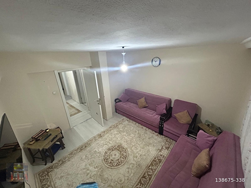 Şefkat mahallesi̇ eğri̇di̇r sokakta gi̇ri̇ş katta 2+1 bağimsiz geni̇ş ferah metro yakini satilik dai̇re