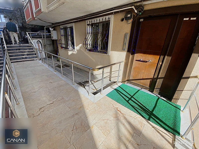 Avcilar ci̇hangi̇rde cati kati 2+1 65m2 4.kat terasli dai̇re