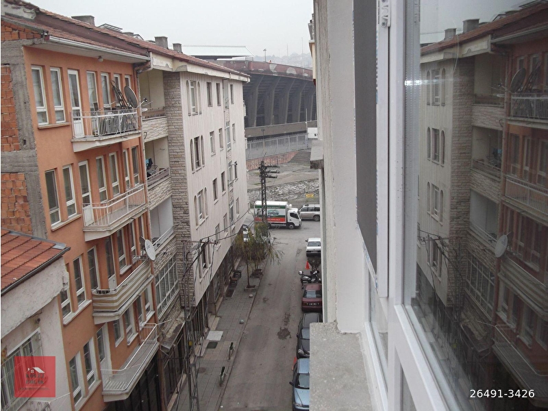 Cebeci̇ fi̇dan sokakta isi yalitimli bi̇nada 3+1 kombi̇li̇ dai̇re.